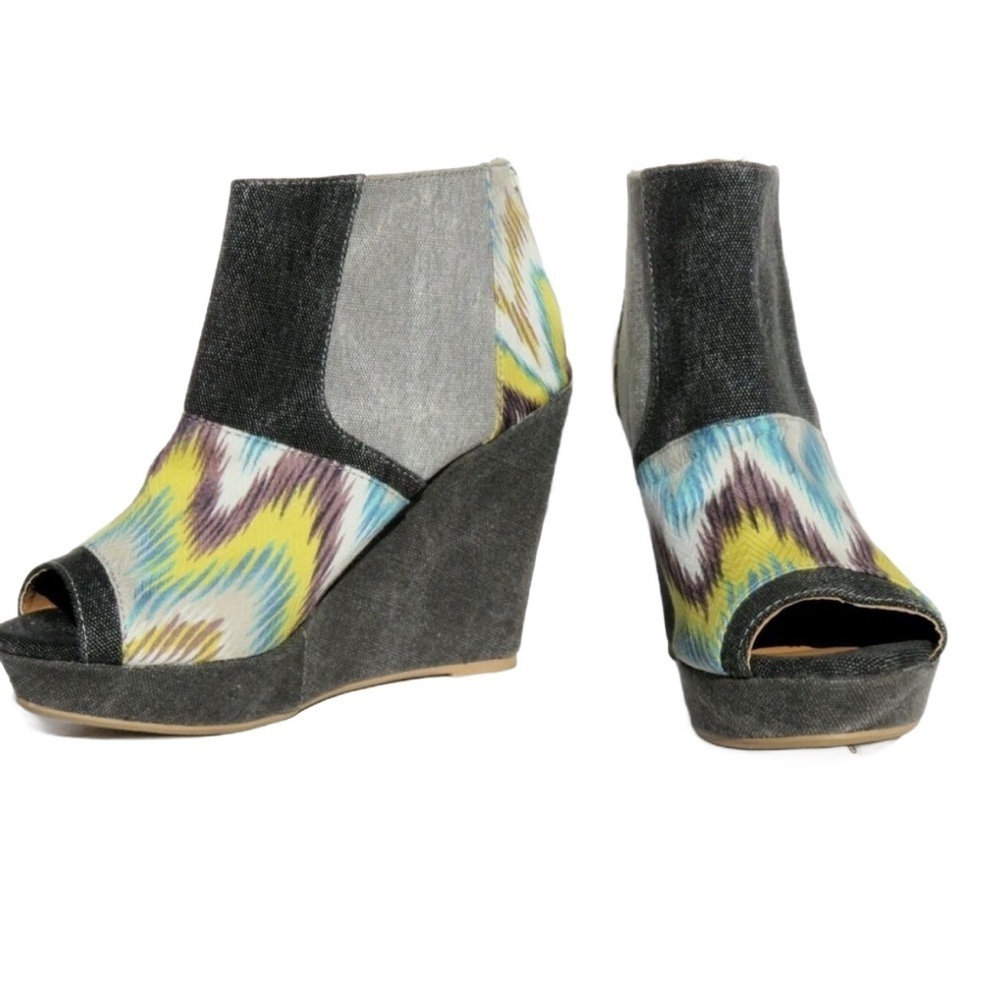 QUPID Ikat Print Ankle Bootie Wedge